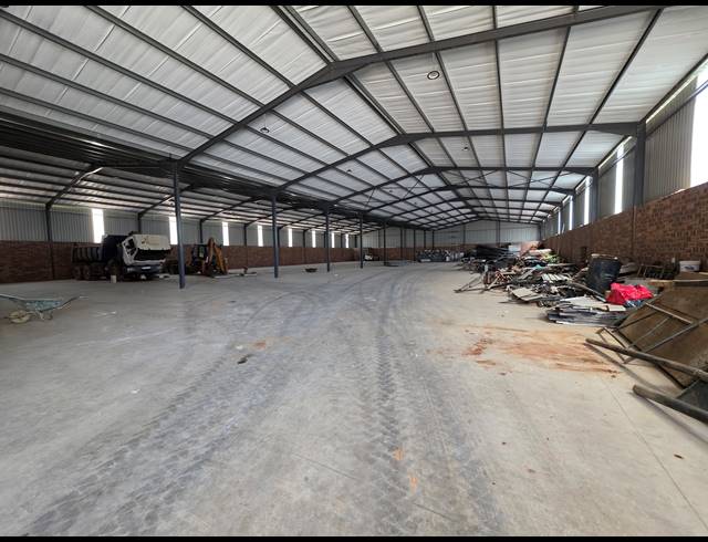 1,632M² WAREHOUSE TO LET IN AEROTON